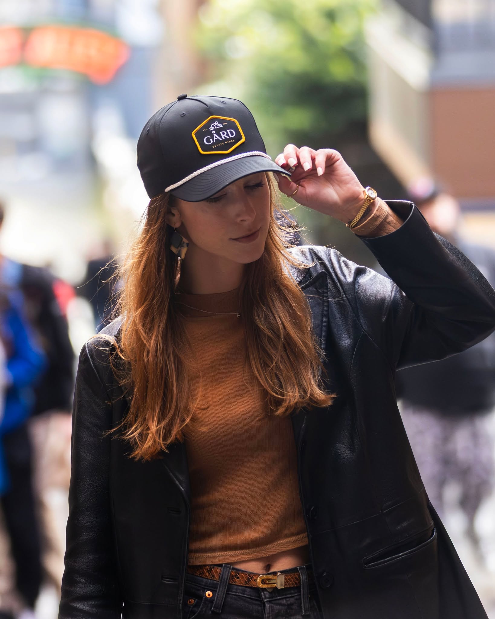 These new Gård hats? Fire.🔥
Taylor (our Brand Director) in these new Gård hats? Model behavior. 💅🏼
Snag yours in tasting rooms!