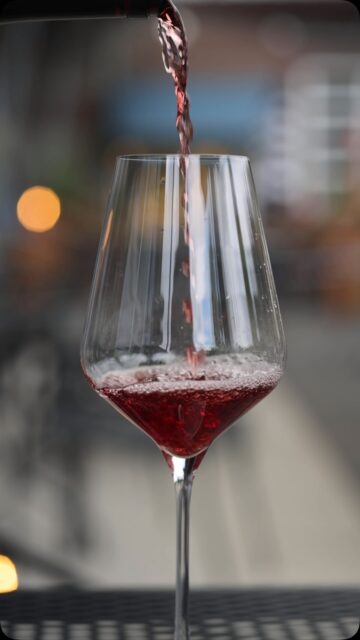 Obsessed with this 2025 Carbonic Pinot Noir... Color, aromas, taste... GORGEOUS!🍷