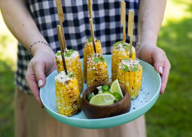 New Recipe: We made Elotes Gård-style! Although there are endless variations, this is the version we keep coming back to! Charred corn, a hit of garlic, tangy whipped crema, a snowstorm of Cotija, plus herbs and a sprinkle of Aleppo — OMG, yum. It’s bright, messy, ridiculously good, and easy to prep. A craveable summer dish that’s perfect with Rosé!
Get the recipe at gardwine.com/blog