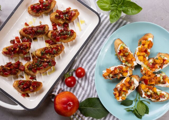 Late‑summer bruschetta, two ways: juicy peaches + cucumbers, and tomatoes + basil (with a twist). Pair with 2023 Grenache Blanc or 2021 Kvasir and call it a perfect bite.
👉 Get the recipes at gardwine.com/blog