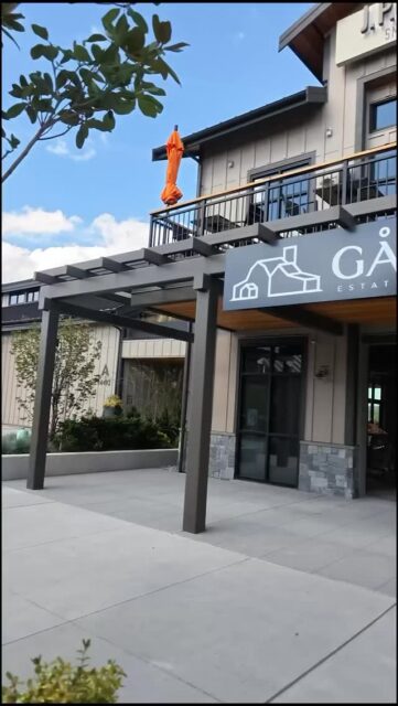 Our signs are up at the Yard at Harvest, and we’re one step closer to welcoming you into our newest Gård Woodinville location! Stay tuned… the countdown is on.